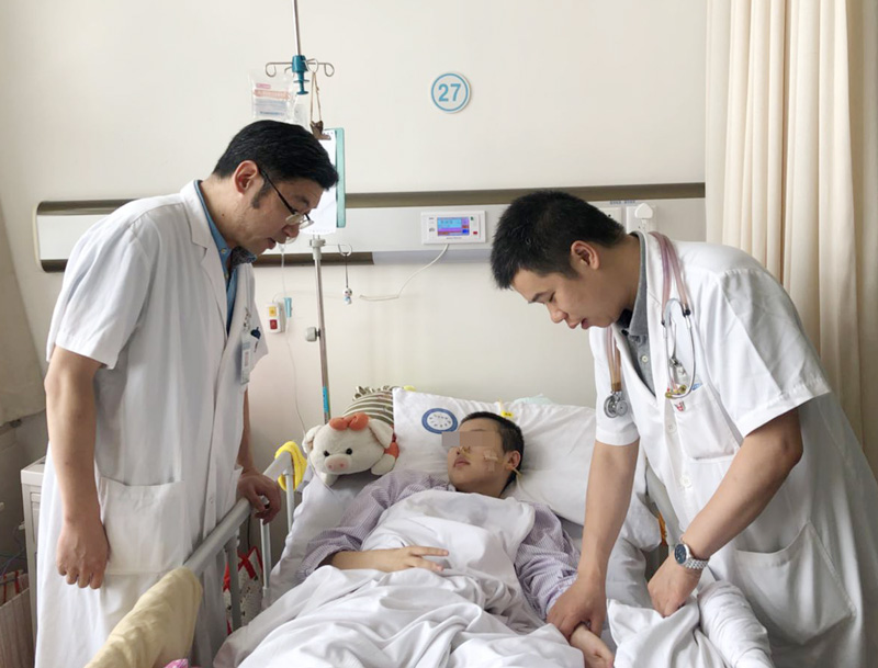 神經(jīng)外科少女獲救碼1.jpg 神經(jīng)外科少女獲救碼1.jpg