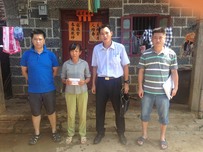 2017年捐款用于徐聞南山鎮(zhèn)三塘村困難家庭慰問_副本.jpg 2017年捐款用于徐聞南山鎮(zhèn)三塘村困難家庭慰問_副本.jpg